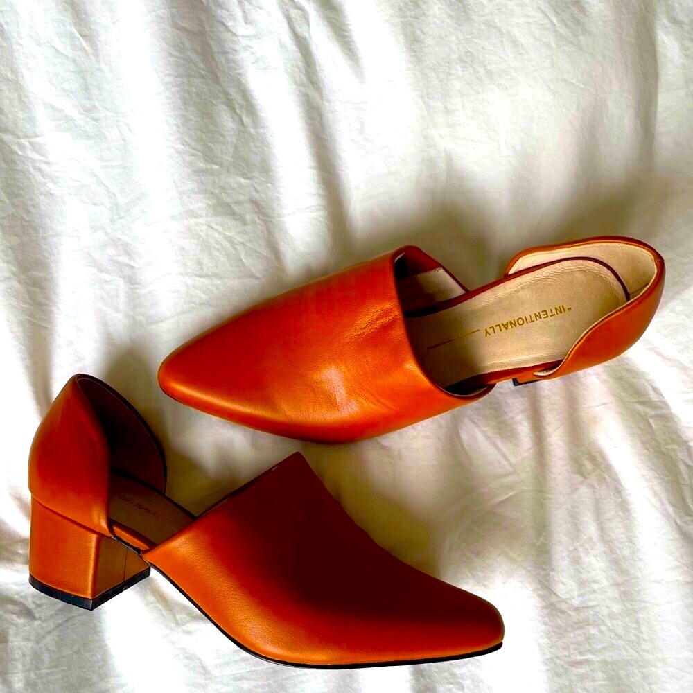 New without tags Intentionally _______ (Blank) Perf-Hi brown size 36 shoes